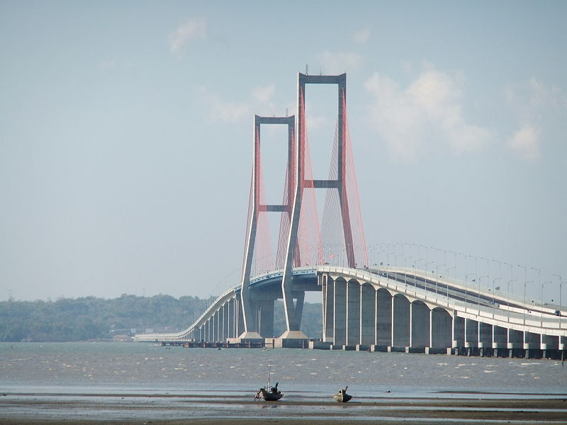 800px-Suramadu_Bridge_1